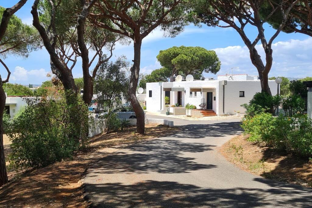 Sunny Villa With Golf Front View Vilamoura Exteriör bild
