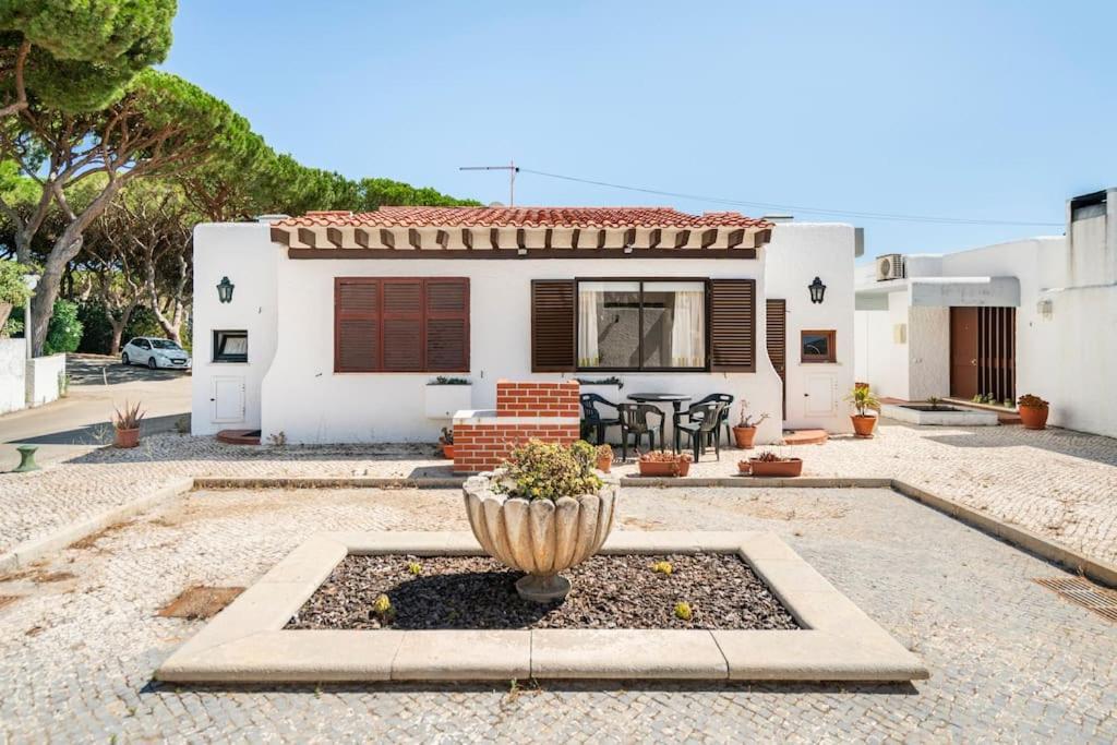 Sunny Villa With Golf Front View Vilamoura Exteriör bild
